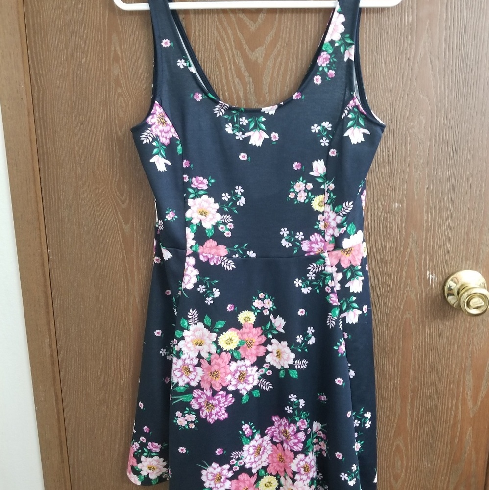 H&M Divided Floral Dress **NEW WITH TAGS**